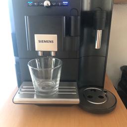 Verkaufe Siemens Kaffeemaschine, mit Originalverpackung, Espresso-Verlängerter-Cappuccino-CafeLatte-Milchschaum-heiße Milch-Teewasser, gebraucht, der Drehknopf in der Mitte spinnt ein bisschen, sonnst funktioniert alles, Nichtraucherhaushalt, bitte Selbstabholung