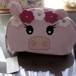 pig make up bag
new no offers
collection within 3 days
can post
