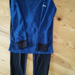 Verkaufe sehr gut erhaltene Ski Unterwäsche! Wenig getragen, keine Löcher oder Flecken!
Größe :116
Farbe : dunkelblau
Nichtraucherhaushalt!