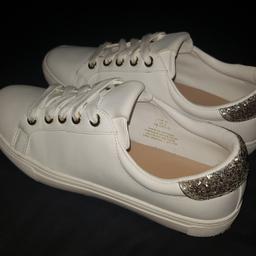 size 4

White trainers with lacing at the front and a glittery, lightly padded edge at the back. 

Worn once