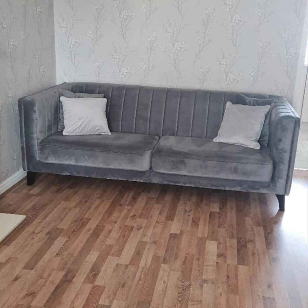 Fluted ivy store sofa sofology