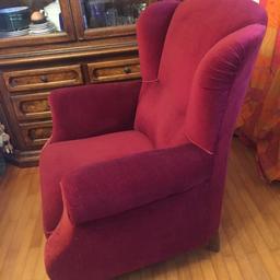 Großer Sessel aus rotem Samt
Bequem und gemütlich
Perfekt für entspannende Stunden
Zustand siehe Fotos!