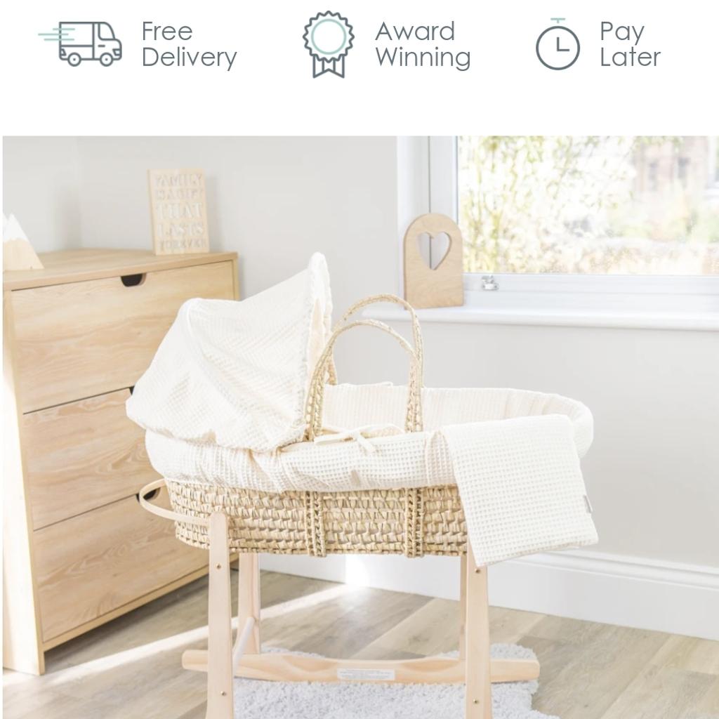 Clair de Lune moses basket and rocking stand in SE18 London für £ 10,00