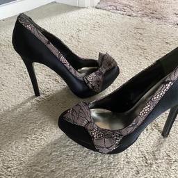 Size 5
Dune ladies heels
Worn couple times but in great condition
Collection or postage