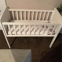 Baby crib
White
Good condition