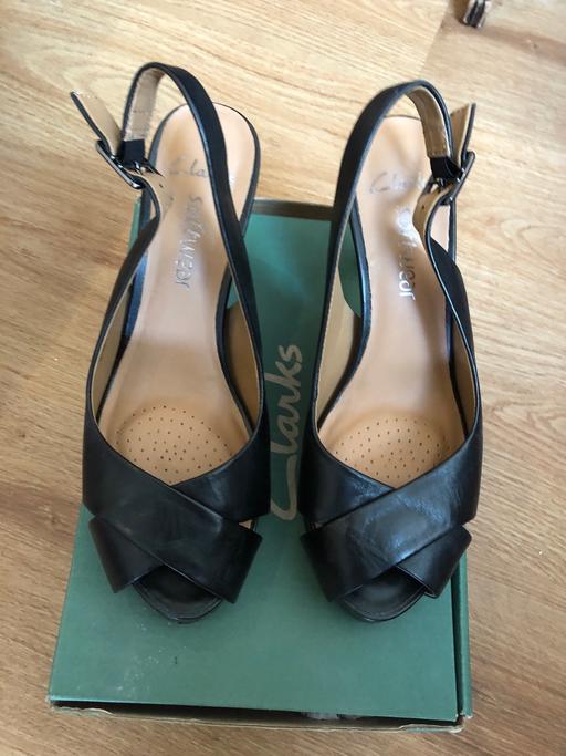 Buy & Sell Surrey Epsom and Ewell - Photos for Black leather peep toe shoes