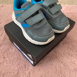 Light, sporty and comfortable.

Breathable mesh upper and velcro fastening for ease.

Collection BD16 or will post.
Check out my other listings for more children’s shoes.