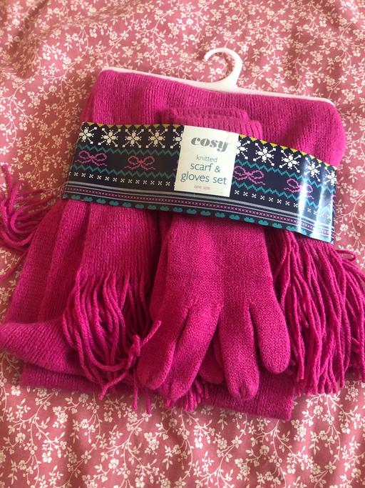 Buy & Sell East London Cann Hall - East London - Photos for Boots cosy knitted gloves and scarf set