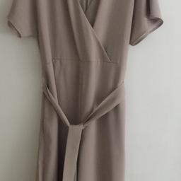 GREAT PLAINS
Wide Leg Jumpsuit
Crossover front
Belted waist
Beige
Size 12
Good condition
Collection or Postage