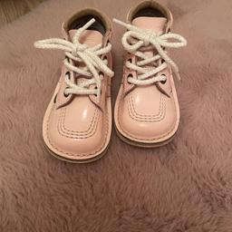 Pink patent kickers size 25 / 8 good condition