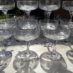 Wunderschönes Set
12 Stück,Champagnerschalen / Sektschalen aus Kristallglas mit Relief,sehr stabil.Details siehe Fotos und Beschreibung.Es handelt sich um einen Privatverkauf.