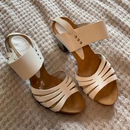 Ladies used white leather upper sandals.
Worn for one summer holiday.
Excellent condition.

Collection B31 3TH
Collection only unless you are making a number of purchases in which case I might consider local drop off.