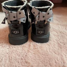 Girls black patent ugg boots size 7 very good condition