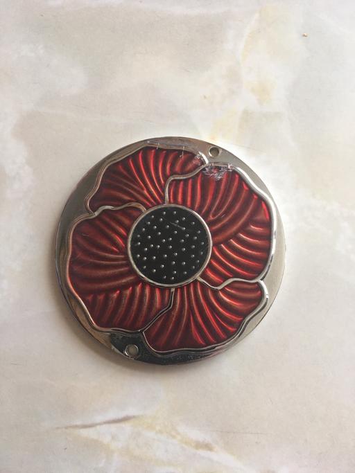 Vehicles Barking and Dagenham Dagenham - RM8 - Photos for Red Enamel Poppy