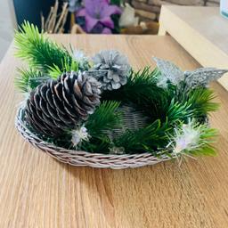 Christmas basket candle holder 
Centre piece 
Perfect to place a small candle in the centre 
Ideal for a small size Yankee candle or any other candle in a small jar
