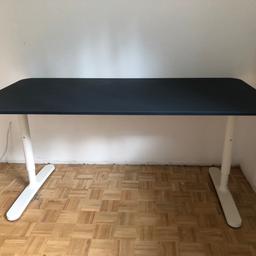 Schreibtisch Neupreis 150€ bei Ikea
80mal 160 cm
