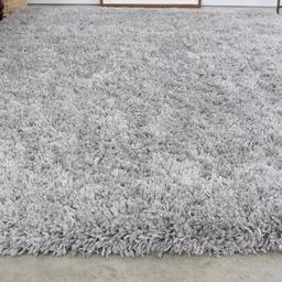 Super soft grey rug 
160cm x 230cm 
Only had for a few months, want a change of colour 

£60 collection only