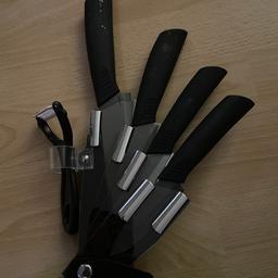 Messerblock schwarz
4 Messer und ein Schäler
Stand nur zur Deko rum wurde nur benutzt

Versand innerhalb Österreich € 4,-

Keine Garantie auf unsere Artikel