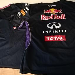 verkaufe zwei Red Bull T-Shirts keine Beschädigungen nur ein paar mal getragen. Einmal Größe M und Größe L.
Beide zusammen 20euro. Natürlich auch einzeln zu haben