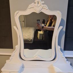 Antique Dressing Table
Has Been Shabby Chic
Collection Only B77
Does Come In Two Bits The Table Half Comes Off
Beautiful Looking 
Some Markings On The Top As It Is Used Daily But Nothing That Can't Be Painted Over