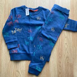 Lovely brand new joggers and sweatshirt set, fleece lined
3-4 years old, boy or girl