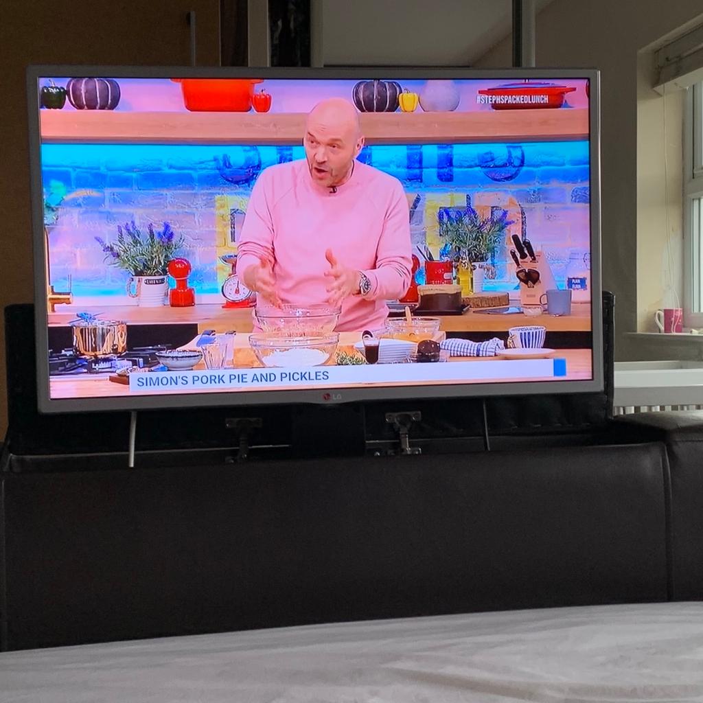 Tv double bed with LG smart tv in North Warwickshire für £ 150,00 zum Verkauf Shpock AT