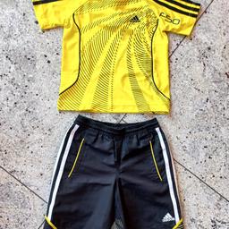 kurze Shorts und Funktionsshirt von Adidas

Mein Sohn hat beides gerne und oft getragen. 🏃