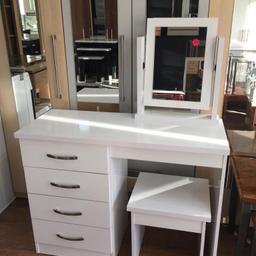 New
(Boxed)
White Gloss Dressing Table Set 
£149
Collection only 

137, Bradford Road 
Shipley 
Bd18 3tb
