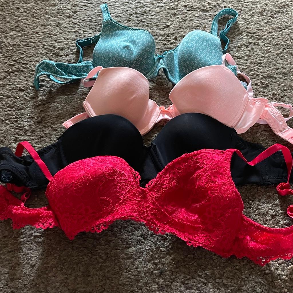 Four 32b bras primark and marks and Spencers in CM3 Chelmsford for £6.00  for sale