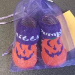 Halloween Baby Booties Pumpkin style.

Brand new in lovely packaging. With a gift card so this can be given as a gift.

Size 6-12 months

Collection Wimbledon or I can post for postage costs. I aim to keep postage costs low but I reference to Royal mail second class.