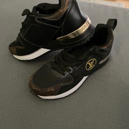 Nagelneue Damen sneakers Gr. 37
Farbe schwarz/braun mithilfe ein Details

Versand innerhalb Österreich € 5,-

Keine Garantie auf unsere Artikel