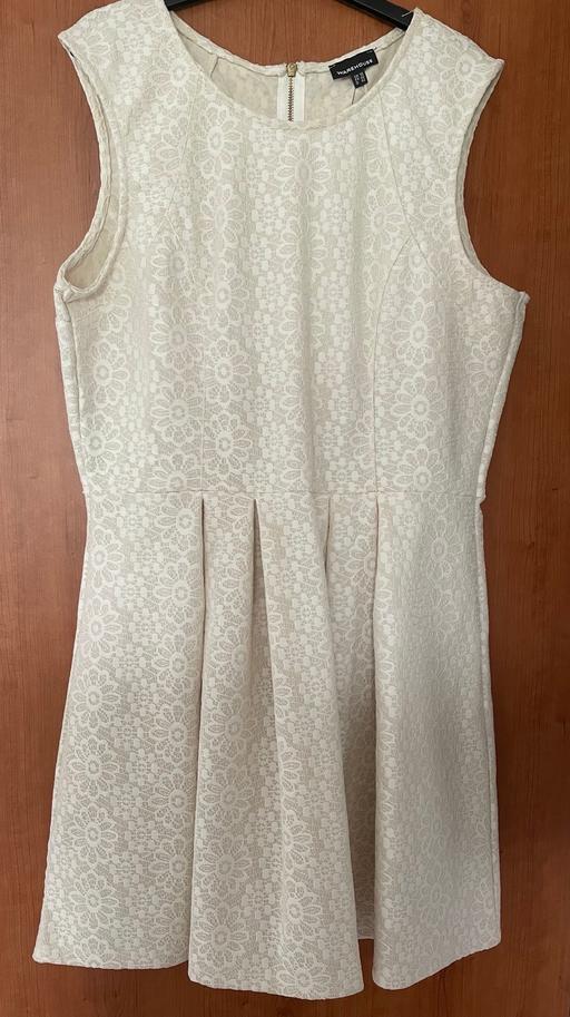 Buy & Sell Essex Thurrock - Essex - Photos for Warehouse Daisy Lace Dress