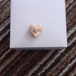 Double sided Rose Gold Mom charm for a pandora braclet or bangle. Charm is stamped in the corner but too small to get a picture.
Both sides have the stone in the middle.
Box not included.
Cash and collection only