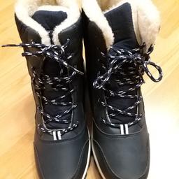verkaufe sehr warme winterschuhe in Größe 40.
der gesamte Schuh ist drin gefüttert. 
perfekt für kalte Tage.🙂👍