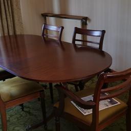 Beautiful mahogany extendable dining table with 6 chairs.
Some wear and tear but still in great condition.
Payment on Collection only.