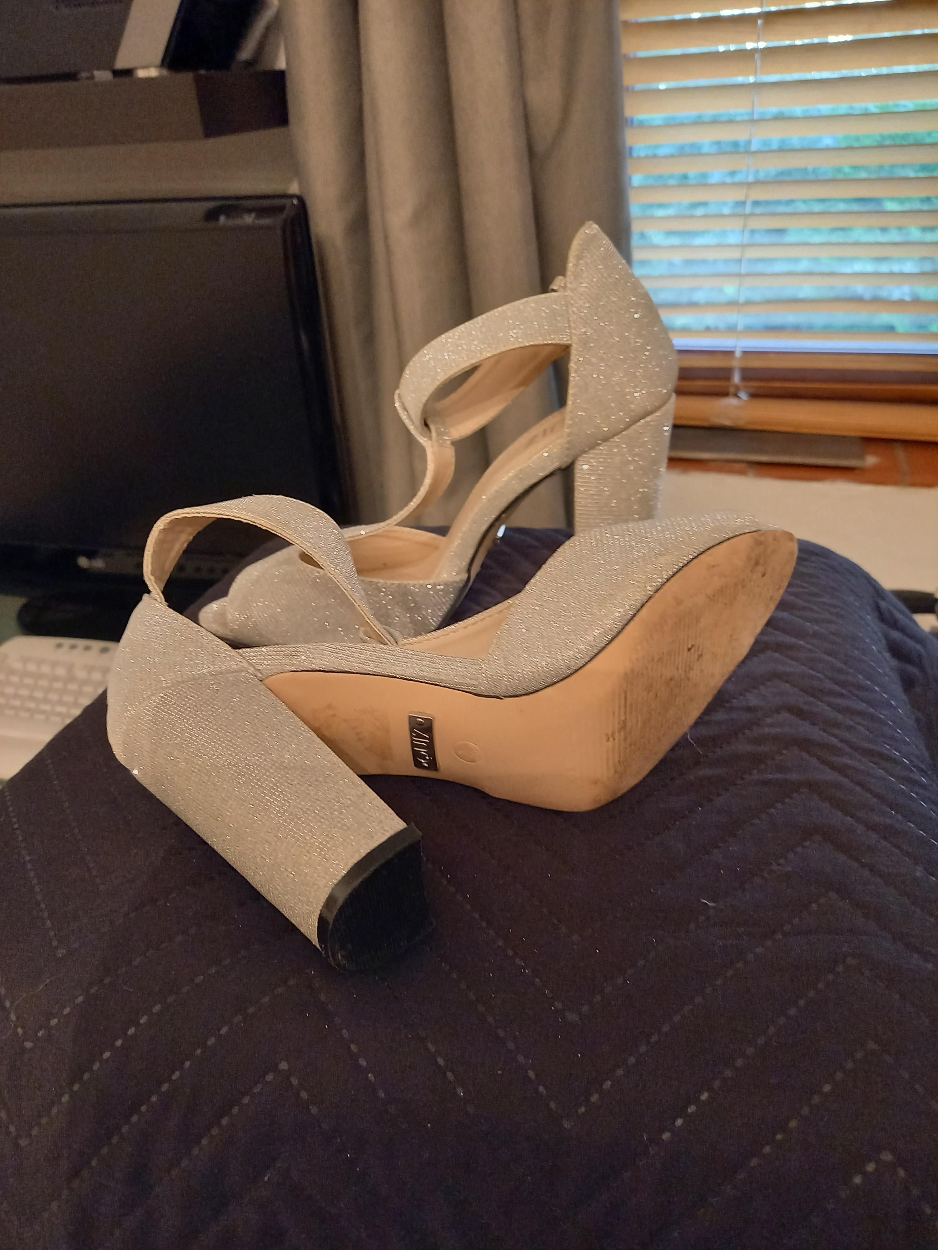 QUIZ Silver Glitter Shoes in NW2 für 8,00 £ zum Verkauf Shpock DE