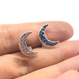 Gorgeous super cute silver celestial crescent moon stud earrings 

Please message me after purchase and let me know whether it is for yourself or a gift 🎁 

I offer great bundle deals and combined postage, so please don't hesitate to message me if you like more than one of my items 💗

Pick up TS4 Longlands area or can post but buyer must pay postage