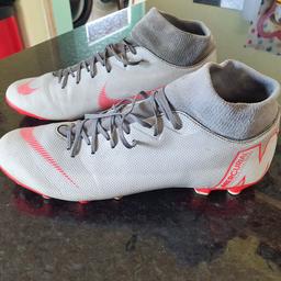 BOYS/ MENS NIKE FOOTBALL BOOTS 

SIZE 8

OPTION TO COLLECT FROM SOUTH WEST DENTON OR HAVE DELIVERED