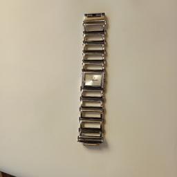 ladies watch face in got quartz name of the watch is solo scrap s colour is silver
use few times still in working order no time wasted collection only