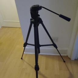 Sony tripod original ,working perfectly.
Not damaged.
Colour black.
Extendable. 60" inch.
Foldable.