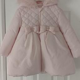 Girls Baby Pink Minitini Coat.
Faux Fur Hood with Pearl Bows at front and  back.
Age 3 years(36 months).
Excellent Condition.Worn on one occasion.
Comes from smoke/pet free home
Collection L36 Area/Postage Available