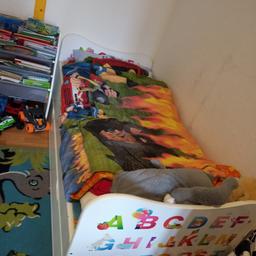 Kinderbett 160*80 einfacher Matratze und Schublade.
ohne decko.
