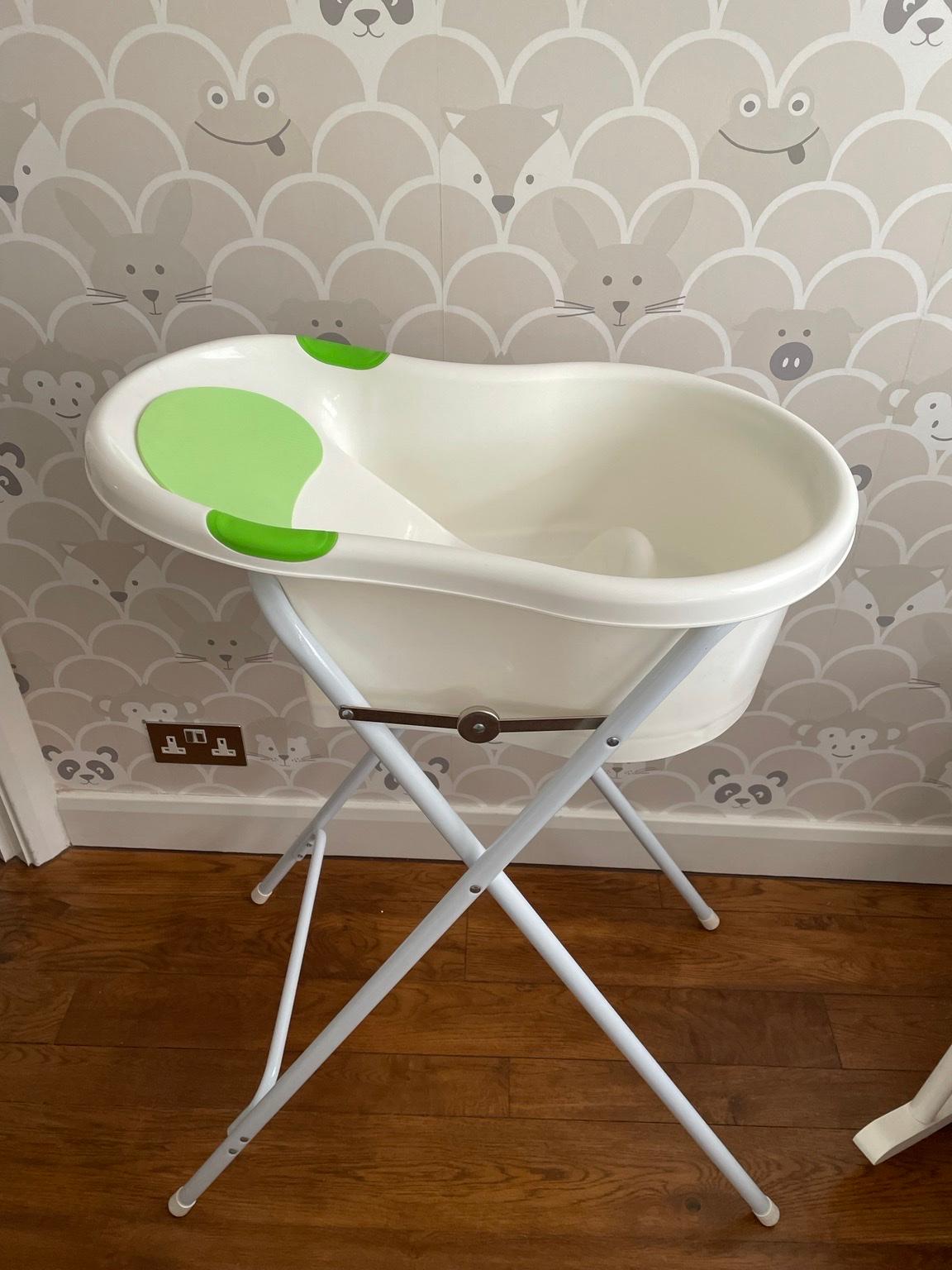 Baby bath with stand in SM5 Sutton für 10,00 £ zum Verkauf Shpock DE
