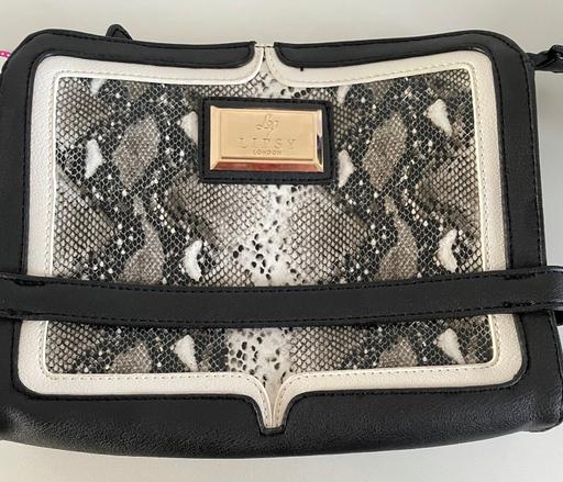 Buy & Sell Essex Thurrock - Essex - Photos for Lipsy London Snake Print Clutch Bag