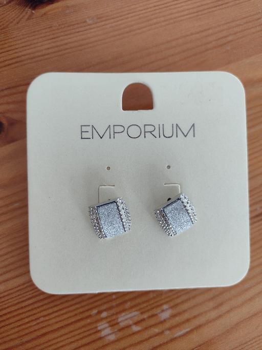 Buy & Sell West Yorkshire Wakefield - Photos for BRand new Sparkly Stud earrings