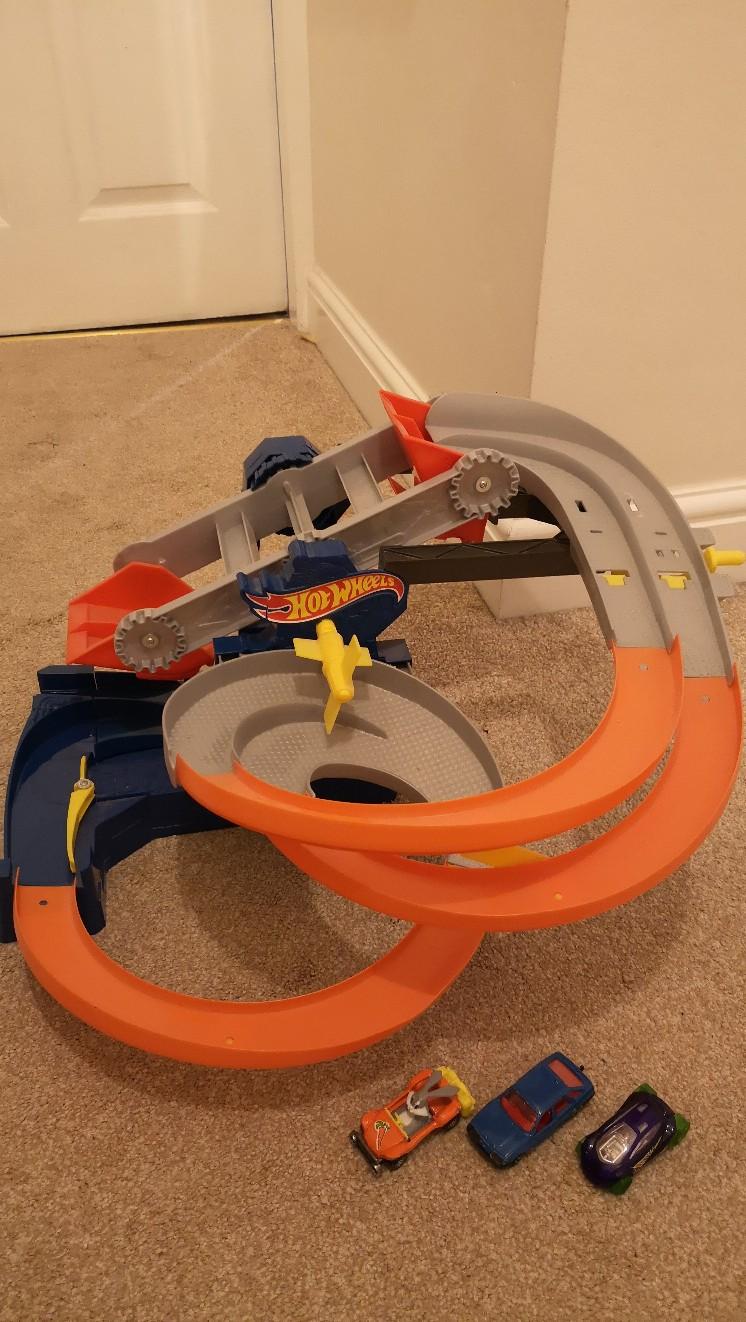 Hot Wheels Motorized Ramp Race Track in Albrighton für 5,00 £ zum ...