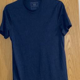 Men’s t shirt in excellent condition size small