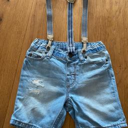 Kurze Jeanshose mit Hosenträger Gr. 98/110
Preis ohne Vesand