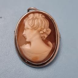 cameo brooch pendant in great used condition.