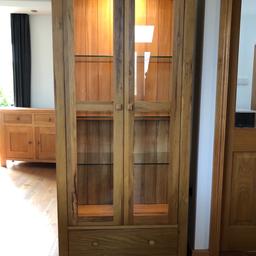 Beautiful oak display cabinet. Glass front with light inside. Excellent condition. Can not deliver.

The depth is 34 cm. (does have a 3 cm overhang on the top in addition), width 81cm and height is 190cm.

Collection Wickersley, Rotherham 